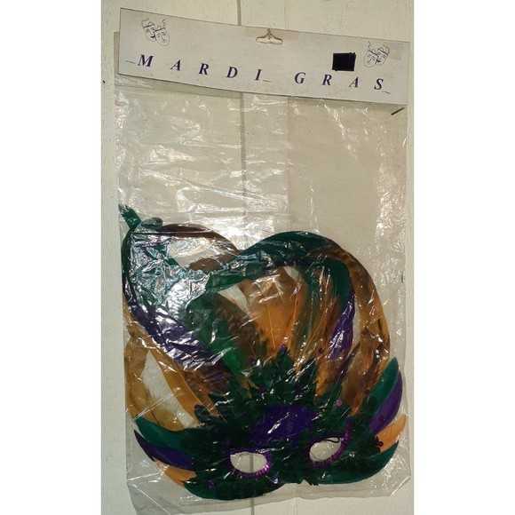 2 count Beautiful feather Mardi Gras masks - Picture 5 of 11
